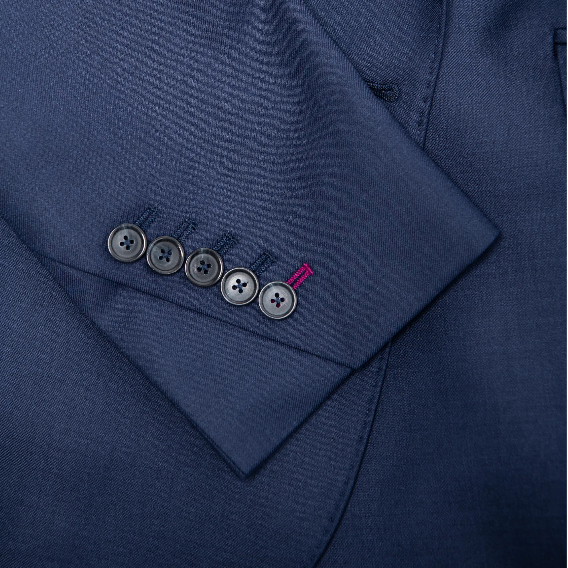 Jackets - Sleeve Contrast Buttonhole PLACEMENT