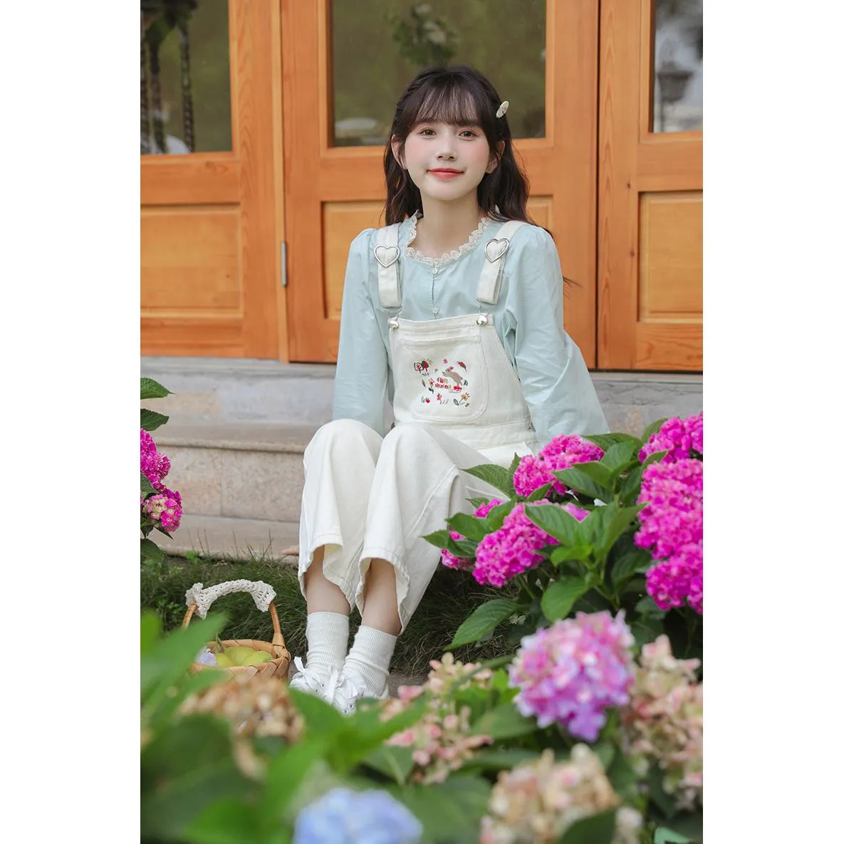 Lace Versatile Loose-Fit Blouse