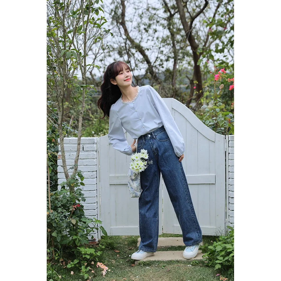 Lace Versatile Loose-Fit Blouse