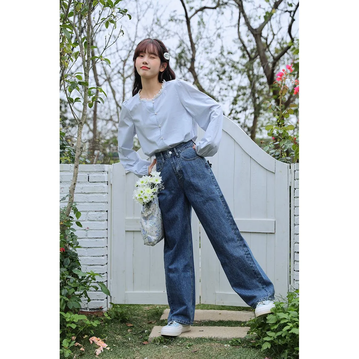 Lace Versatile Loose-Fit Blouse