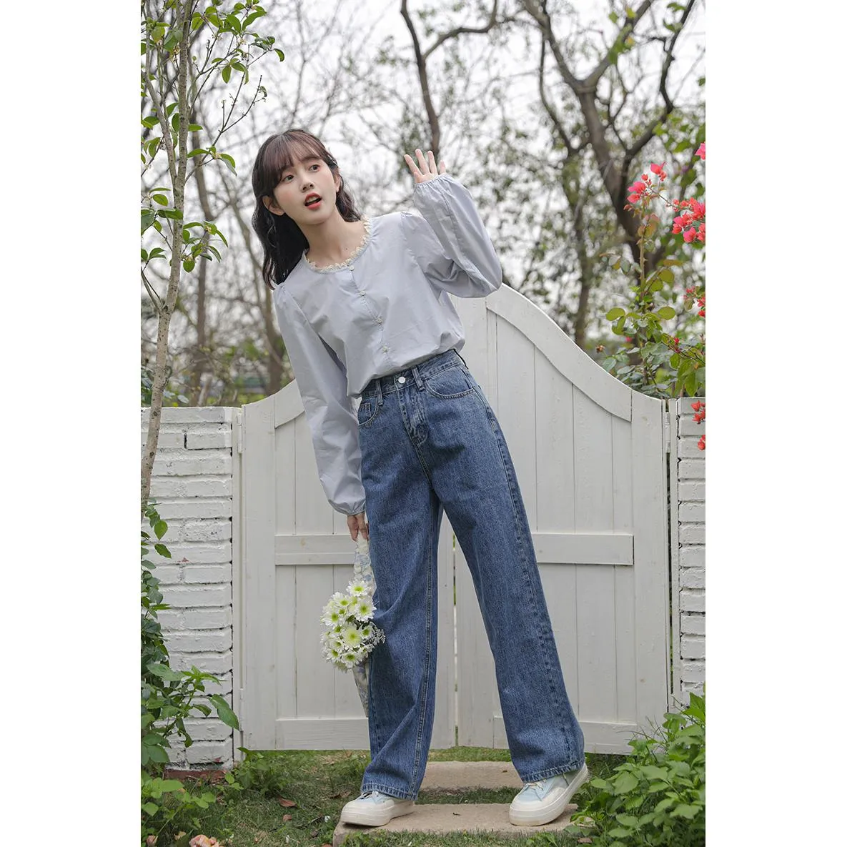 Lace Versatile Loose-Fit Blouse